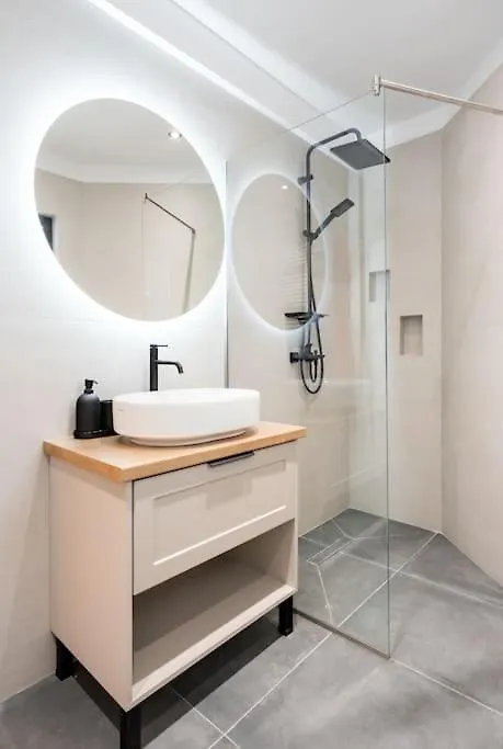 Апартаменты Stunning Views 3Br Sunny Flat - Amazing Terrace Бухарест